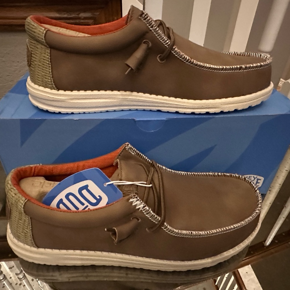 Hey Dude Wally faux leather Tan NIB